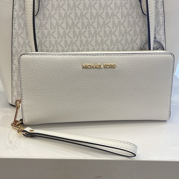 MICHAEL KORS
Leather Continental Wristlet Phone Case Wallet 
Optic White
NWT - Picture 2 of 16